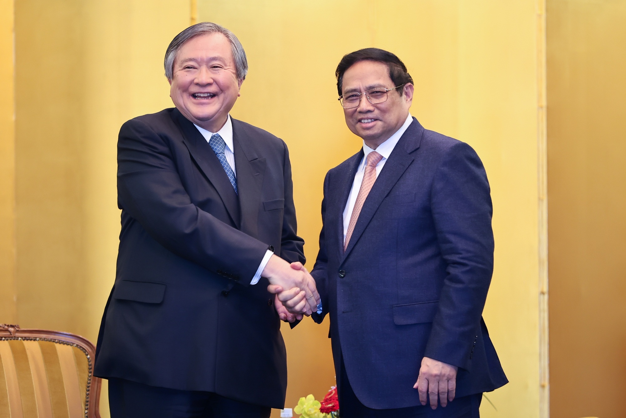 នាយករដ្ឋមន្ត្រីជួបសាជីវកម្មជប៉ុនធំៗ ដកឧបសគ្គសម្រាប់គម្រោងតម្លៃ២ពាន់លានដុល្លារ - 3 Thủ tướng gặp các tập đoàn lớn của Nhật Bản, gỡ vướng cho 2 dự án tỷ USD - 3