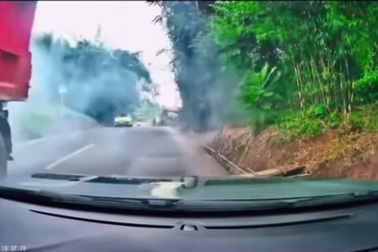 Tài xế hoảng loạn khi thấy thùng xe ben lao về phía mình