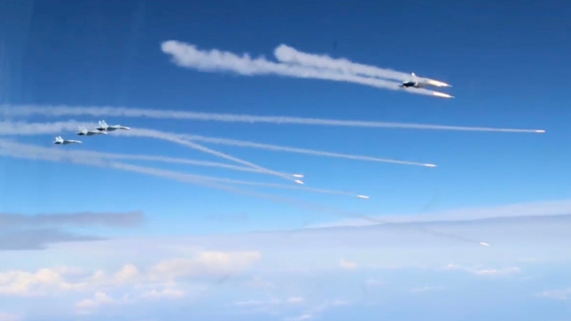 Khoảnh khắc 4 tiêm kích Su-30 Nga đồng loạt khạc lửa trên không - 1 Khoảnh khắc 4 tiêm kích Su-30 Nga đồng loạt khạc lửa trên không - 1