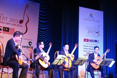 Hòa tấu guitar chào năm mới 2016