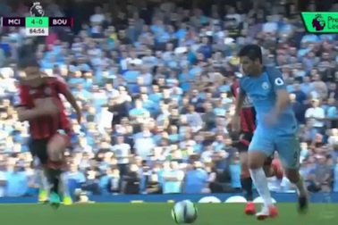 Man City - Bournemouth: Nolito nhận thẻ đỏ
