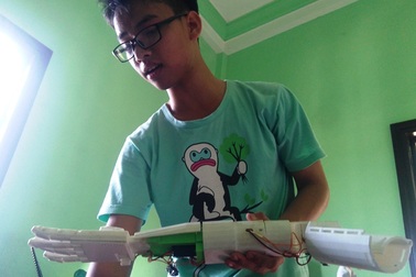 Nam sinh đạt giải Ba cuộc thi Intel ISEF 2017 nhận được học bổng gần 300 triệu đồng