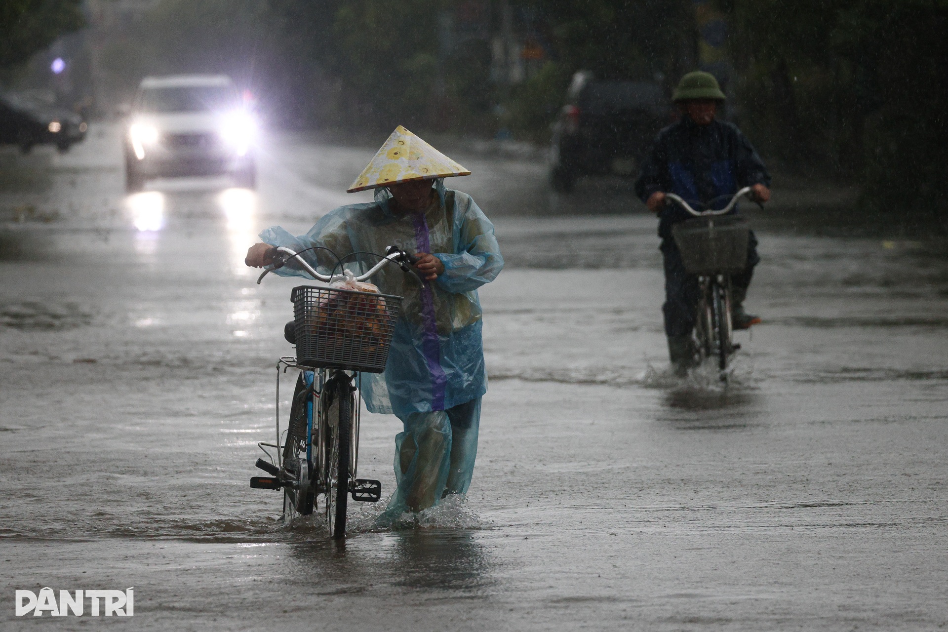 Ninh Bình chìm trong biển nước trước giờ bão Wipha đổ bộ - 1 Ninh Bình chìm trong biển nước trước giờ bão Wipha đổ bộ - 1