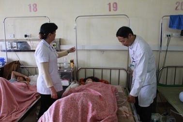 Một nữ sinh bị đâm trọng thương ngay trong trường