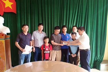 3 em học sinh trả lại gần 10 triệu đồng nhặt được cho người đánh mất