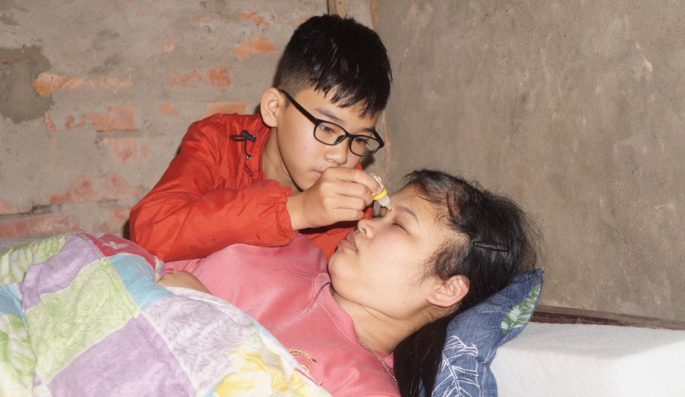 Xót xa cuộc sống cơ cực của người mẹ mù cầu xin ánh sáng cho con - 5 Xót xa cuộc sống cơ cực của người mẹ mù cầu xin ánh sáng cho con - 5