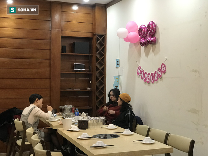 Hà Nội: Giới trẻ kéo nhau đi ăn lẩu “xóa ế” - Ảnh 9. Hà Nội: Giới trẻ kéo nhau đi ăn lẩu “xóa ế” - Ảnh 9.