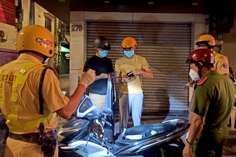 Cảnh báo tội phạm táo tợn, tinh vi hơn khi TPHCM nới lỏng giãn cách - 3 Cảnh báo tội phạm táo tợn, tinh vi hơn khi TPHCM nới lỏng giãn cách - 3