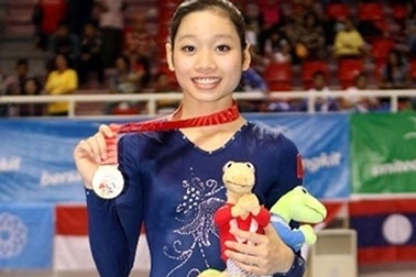 "Cô gái vàng”  Phan Hà Thanh trở thành gương mặt trẻ VN tiêu biểu 2012