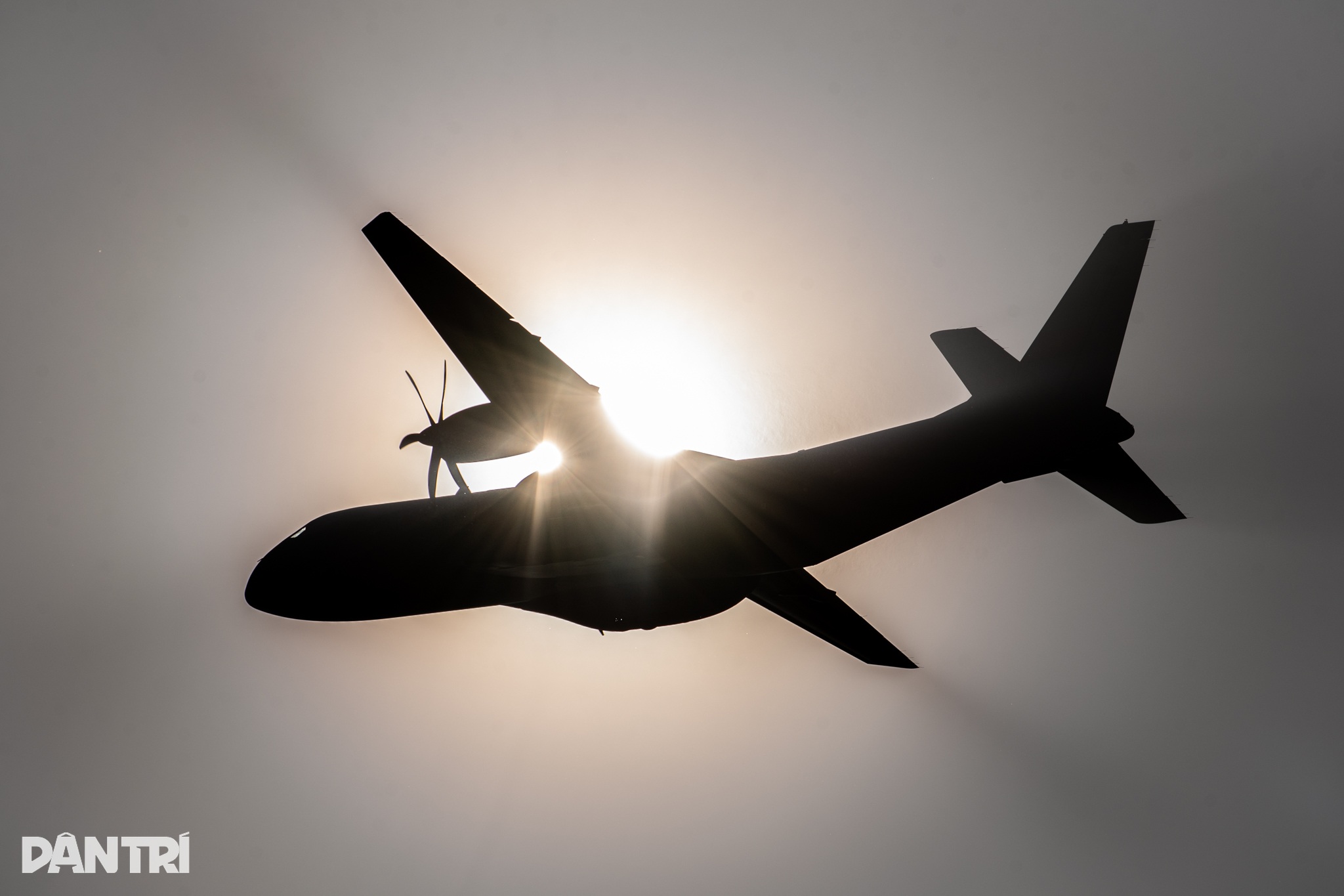 Casa C-295 khoác áo mới, hợp biên 4 máy bay vận tải trên bầu trời Hà Nội - 6