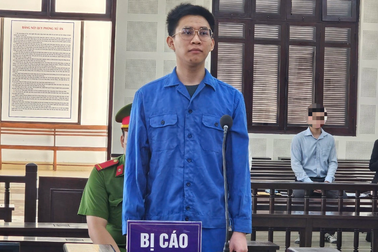 Thủ đoạn cất giấu 20 iPhone nhập lậu của sinh viên người Thái Lan