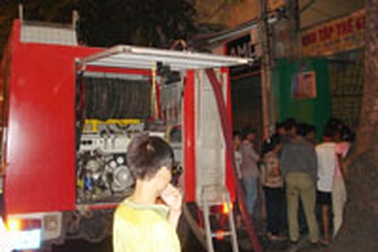 Hà Nội: Cháy lớn ở khu tập thể 63 Lý Nam Đế