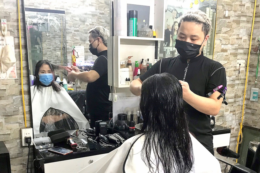 Hà Nội nới lỏng giãn cách: Người không hết việc, người vẫn chênh vênh - 1 Hà Nội nới lỏng giãn cách: Người không hết việc, người vẫn chênh vênh - 1
