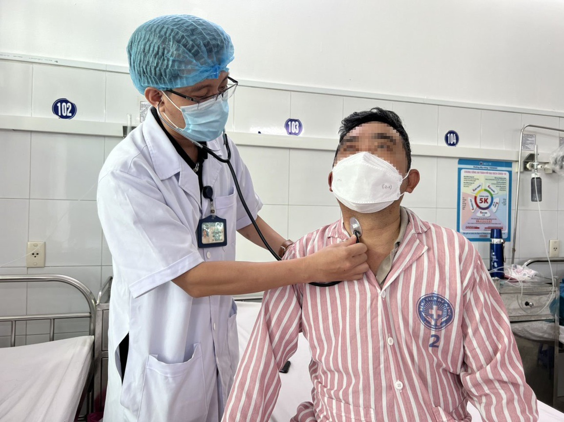 Viên thuốc nguyên vỏ nằm trong khí quản người đàn ông suốt 3 năm - 2 Viên thuốc nguyên vỏ nằm trong khí quản người đàn ông suốt 3 năm - 2