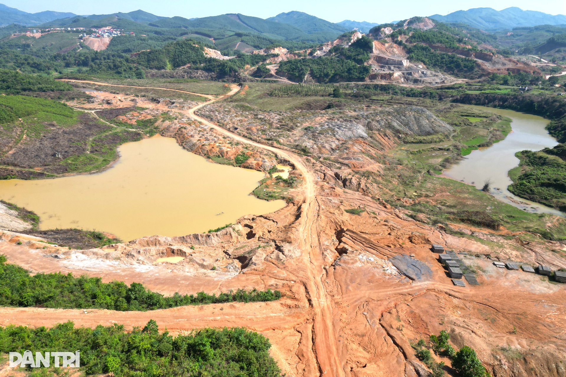Đại công trường hồ chứa nước có đập đất cao bậc nhất Việt Nam - 11 Đại công trường hồ chứa nước có đập đất cao bậc nhất Việt Nam - 11