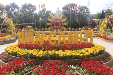 Thành phố “miền đất lửa” rực rỡ đón Xuân