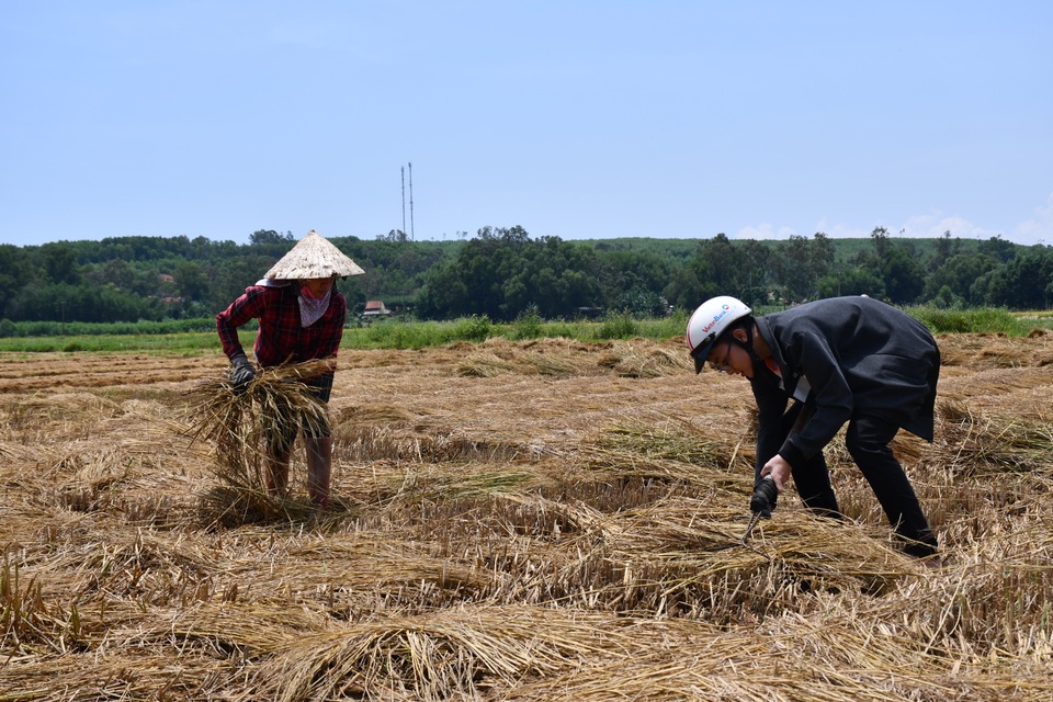 Chàng trai vượt qua nghịch cảnh: Ba, mẹ gửi gạo, mắm con kiếm tiền đi học - 2 Chàng trai vượt qua nghịch cảnh: Ba, mẹ gửi gạo, mắm con kiếm tiền đi học - 2