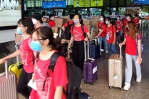 350 cán bộ, sinh viên Đại học Y Hà Nội vào chi viện Bình Dương chống dịch