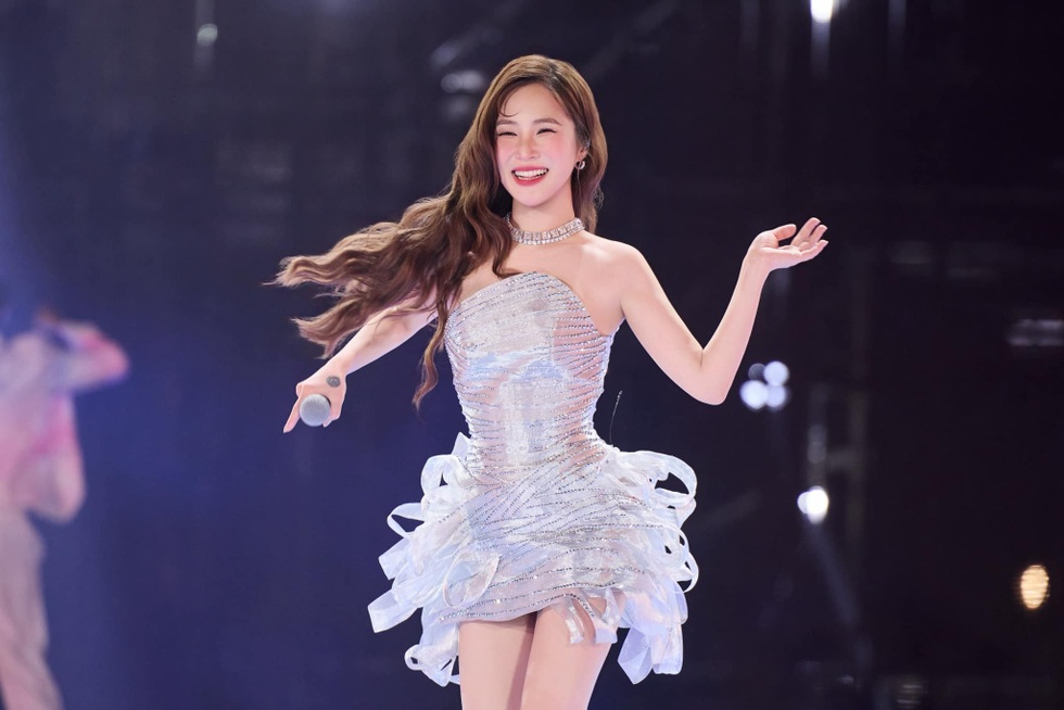 Ca sĩ Hương Tràm: Tôi từng đau khổ vì bị phản bội, giờ vẫn độc thân - 1