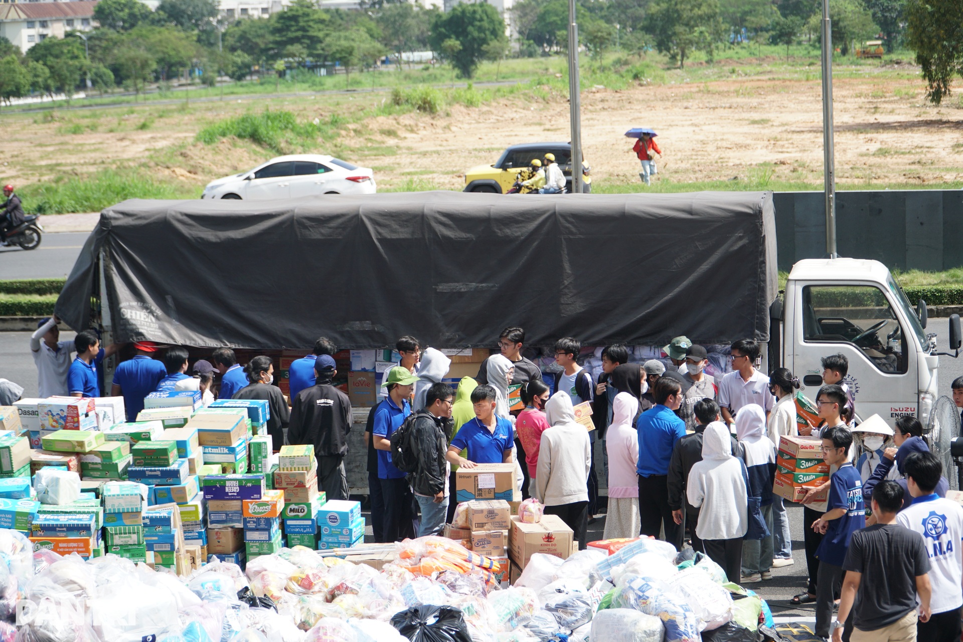 Hơn 8.000 sinh viên TPHCM tham gia hỗ trợ đồng bào miền Trung - 1