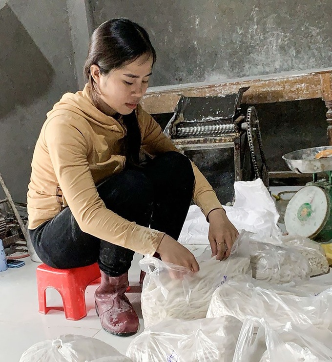 Gia đình chị Huế kinh doanh bột cắt từ nguồn vốn vay từ Quỹ quốc gia về việc làm