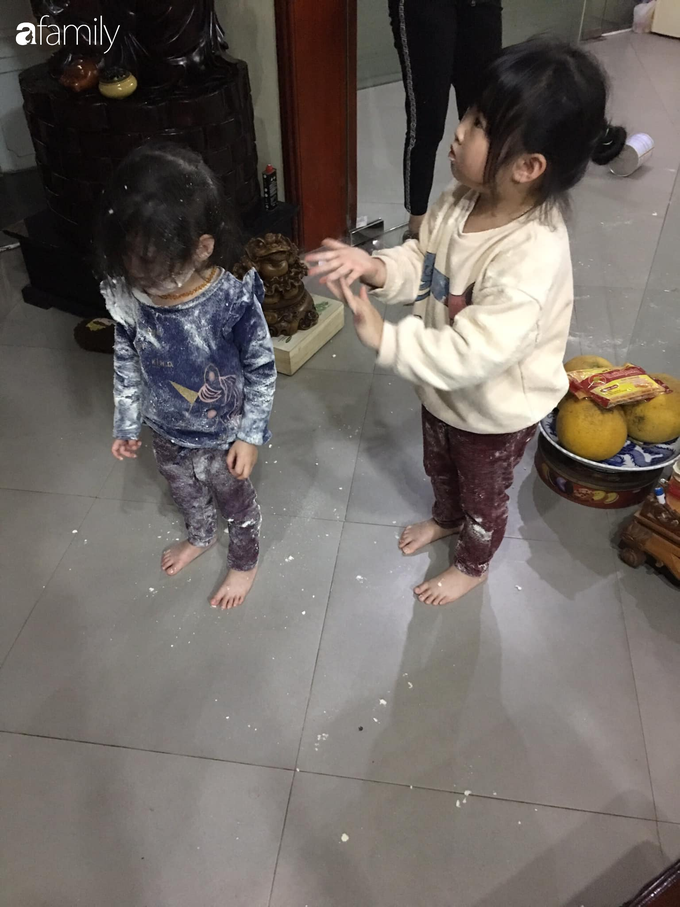 Mẹ trẻ "giận xanh mặt" vì con đổ tung sữa ra nhà chơi, nhưng nhìn phản ứng của chúng lúc bị phạt thì còn cạn lời hơn nữa - Ảnh 4. Mẹ trẻ "giận xanh mặt" vì con đổ tung sữa ra nhà chơi, nhưng nhìn phản ứng của chúng lúc bị phạt thì còn cạn lời hơn nữa - Ảnh 4.