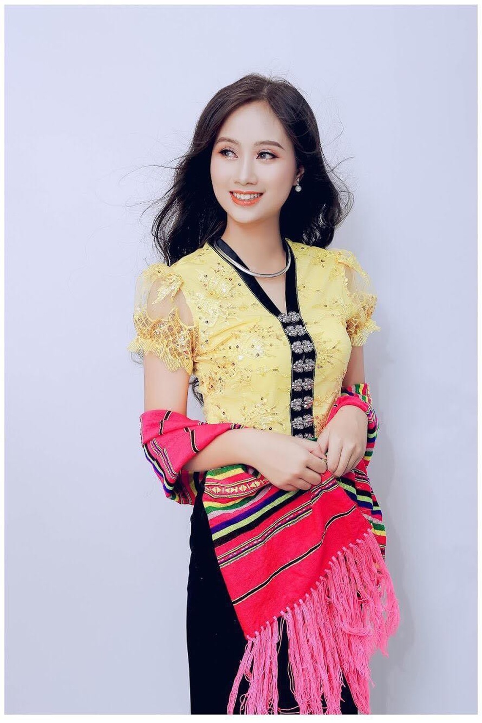 Nữ sinh trường Dược đẹp tựa bông hoa ban trắng của núi rừng Tây Bắc - 3 Nữ sinh trường Dược đẹp tựa bông hoa ban trắng của núi rừng Tây Bắc - 3