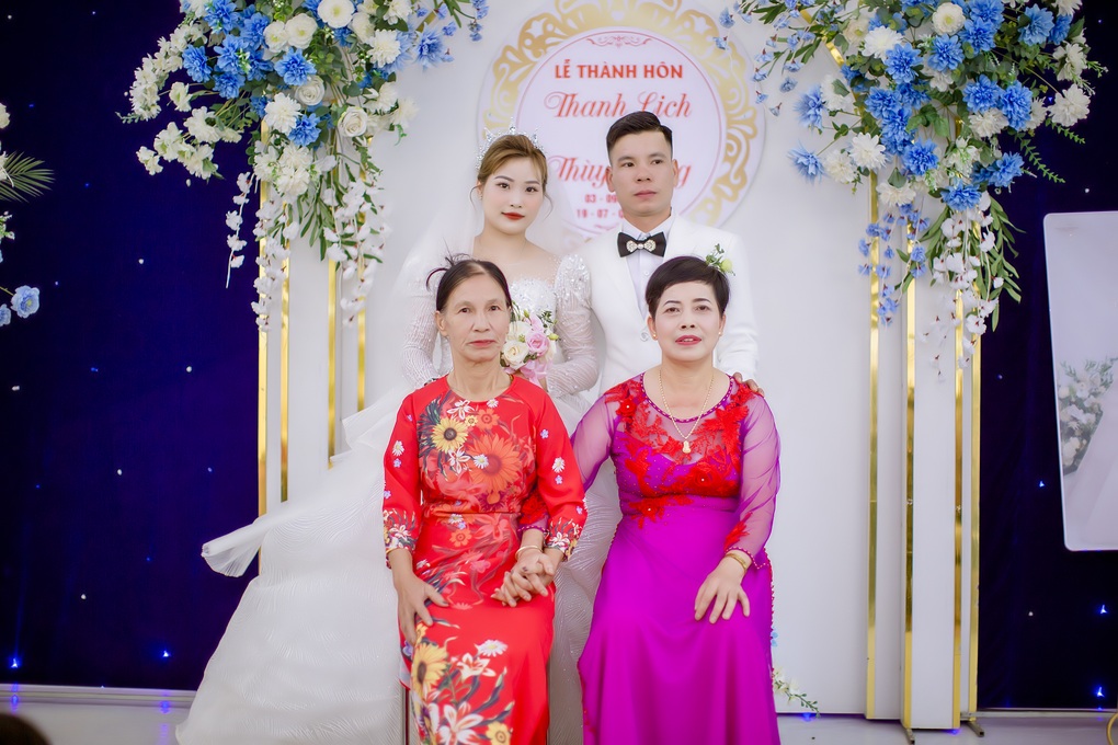 Chàng trai Hà Nội ở rể 10 năm, được mẹ vợ làm đám cưới linh đình đón vợ mới - 4 Chàng trai Hà Nội ở rể 10 năm, được mẹ vợ làm đám cưới linh đình đón vợ mới - 4