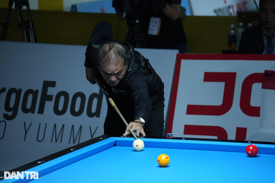 Huyền thoại Efren Reyes thua trận thứ hai trước cơ thủ Việt Nam