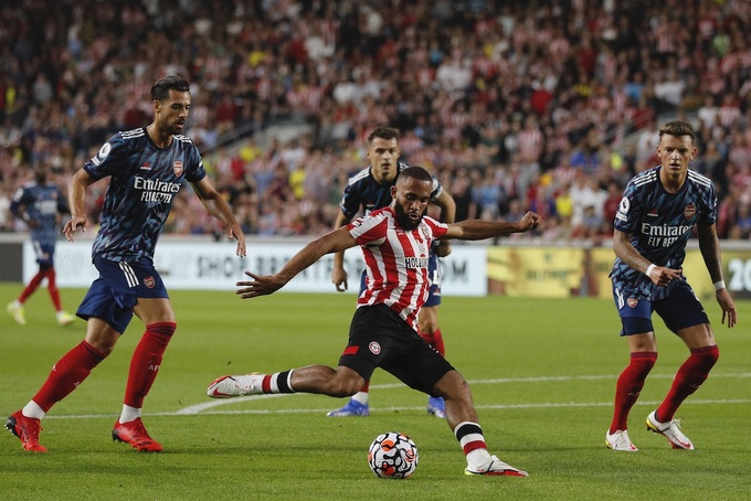 Kết quả Ngoại hạng Anh, Brentford 2-0 Arsenal: ‘Pháo thủ’ gặp cú sốc ngày khai màn - Ảnh 2.