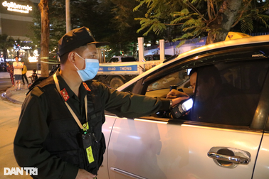 Kiểm tra gần 600 ô tô, xe máy, cảnh sát 141 chỉ "tóm" được một "ma men"