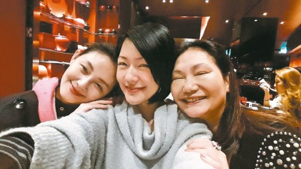 Từ Hy Viên và mẹ chiến tranh lạnh vì nữ diễn viên tái hôn - 3