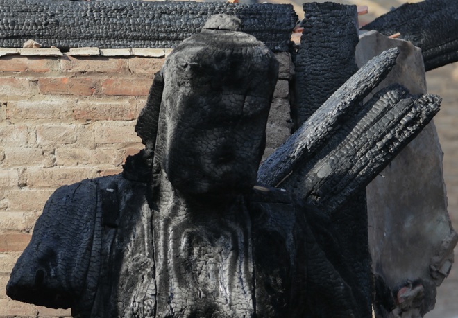 Hà Nội: Ngôi Tam bảo bằng gỗ lim hàng chục tỷ hóa than sau đêm hỏa hoạn - 7