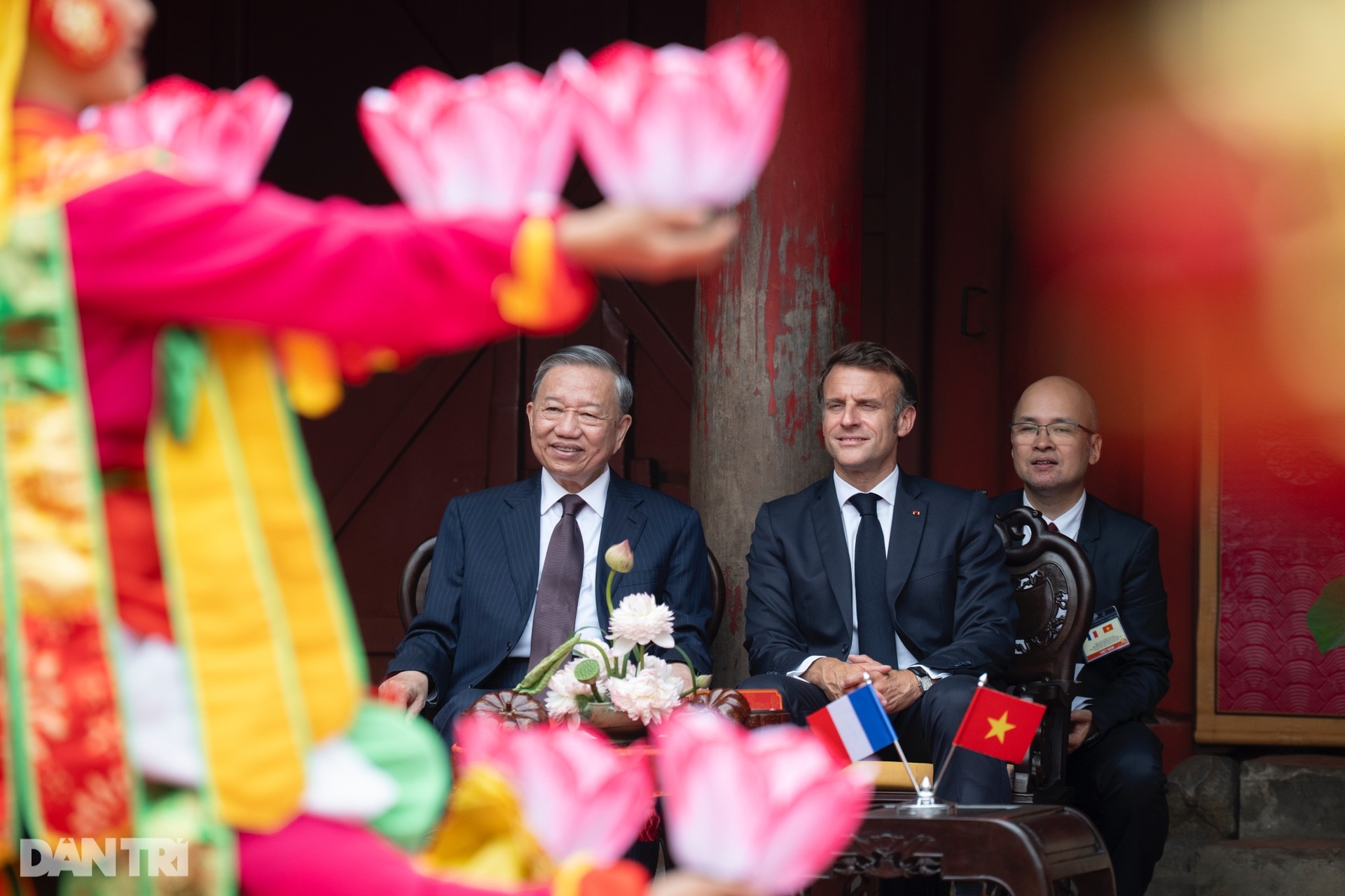 Tổng Bí thư Tô Lâm và Tổng thống Pháp thăm Văn Miếu, xem Nhã nhạc Cung đình Huế - 8 Tổng Bí thư Tô Lâm và Tổng thống Pháp thăm Văn Miếu, xem Nhã nhạc Cung đình Huế - 8