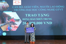 Khai giảng năm học mới, ĐH Công nghệ Giao thông Vận tải hướng về miền Trung