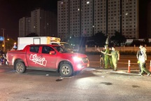 Cự cãi trên đường, tài xế ô tô tải đâm lái xe bán tải nguy kịch ở TPHCM