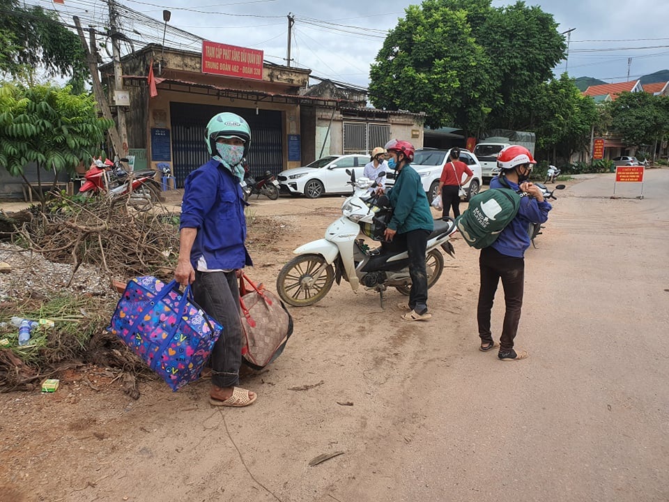 Hình ảnh phong tỏa khu vực có bệnh nhân Covid-19 ở Bắc Giang - 14 Hình ảnh phong tỏa khu vực có bệnh nhân Covid-19 ở Bắc Giang - 14
