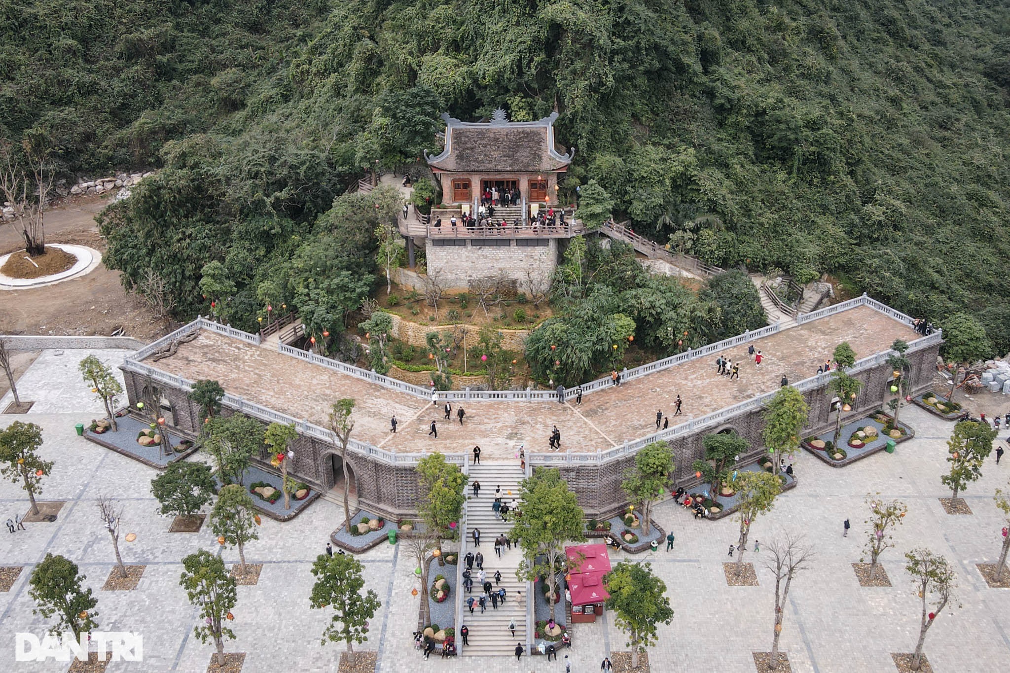 Người dân thảnh thơi vãn cảnh, bái lễ tại chùa Tam Chúc ngày đầu năm mới - 18 Người dân thảnh thơi vãn cảnh, bái lễ tại chùa Tam Chúc ngày đầu năm mới - 18