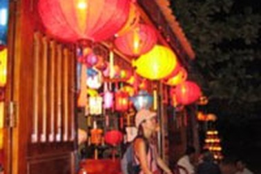 Mở cửa phố đèn lồng Hội An 