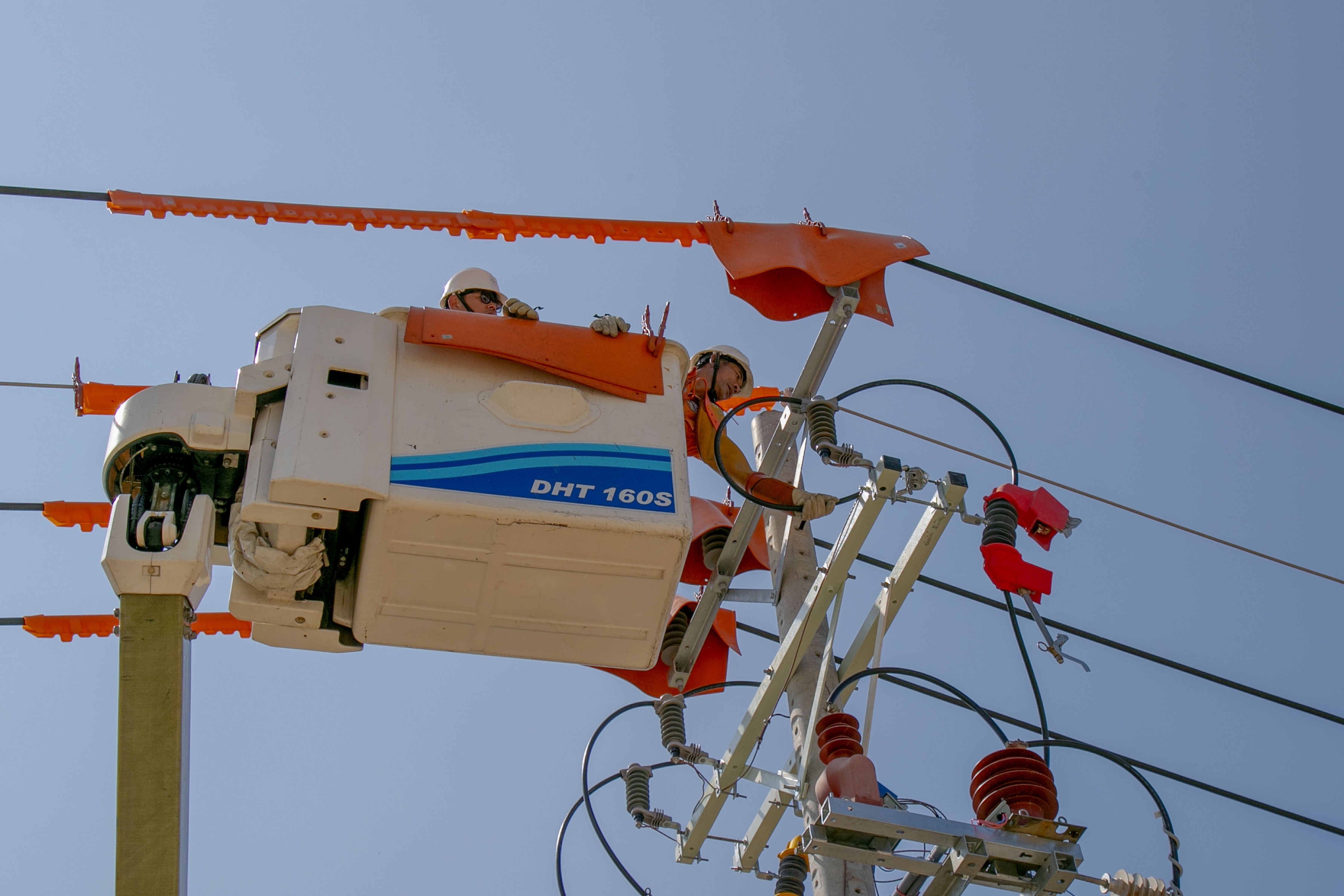 Sửa chữa điện nóng