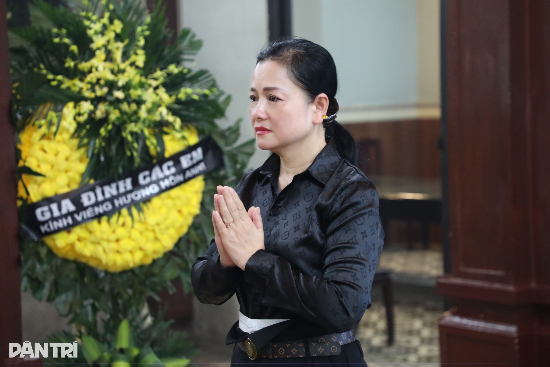 Thu Quế và đông đảo nghệ sĩ đến tiễn đưa đạo diễn Nguyễn Hữu Phần - 5 Thu Quế và đông đảo nghệ sĩ đến tiễn đưa đạo diễn Nguyễn Hữu Phần - 5