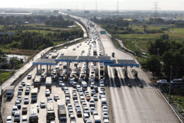 Chính phủ giao TPHCM "giải bài toán" kẹt xe, ngập nước