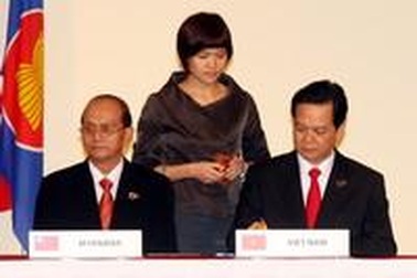 Lãnh đạo ASEAN ký Hiến chương đầu tiên của khối