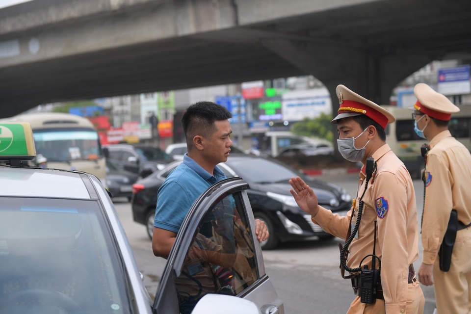 Hà Nội ra quân tổng kiểm tra phương tiện từ 6h sáng - 8 Hà Nội ra quân tổng kiểm tra phương tiện từ 6h sáng - 8