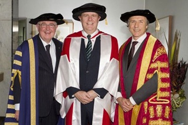 Du học Úc: Phó Thủ tướng ngân khố duy nhất trả hết nợ cho đất nước