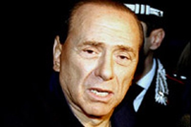 Tán tỉnh phụ nữ, cựu Thủ tướng Ý phải xin lỗi vợ trên báo