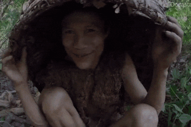 Những hình ảnh về "người rừng" Hồ Văn Lang xuất hiện trên báo Anh