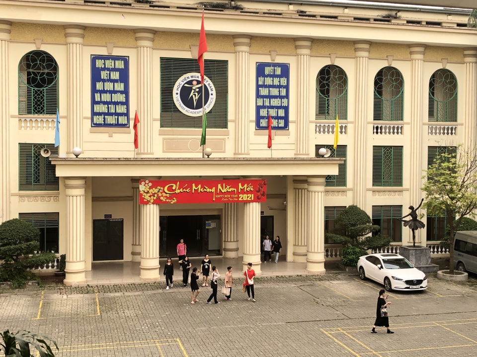 325 học viên trường Múa kêu cứu vì học 7 năm không được cấp bằng - 1 325 học viên trường Múa kêu cứu vì học 7 năm không được cấp bằng - 1