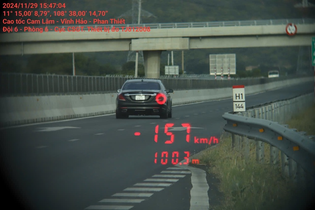 Tài xế lái ô tô gần 160km/h trên cao tốc Vĩnh Hảo - Phan Thiết - 1 Tài xế lái ô tô gần 160km/h trên cao tốc Vĩnh Hảo - Phan Thiết - 1