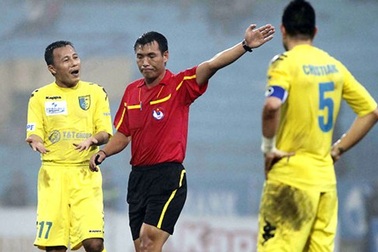 Trọng tài FIFA viết tâm thư khi bị VFF kỷ luật
